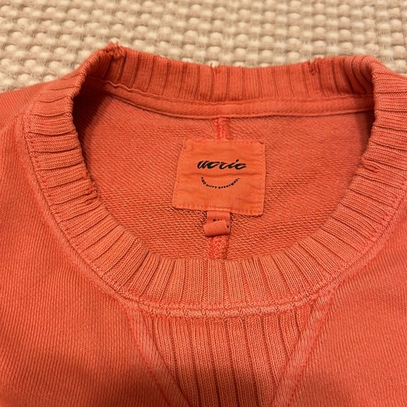 AE light weight sweater distressed around sleeves & collar like top size small - Picture 3 of 4